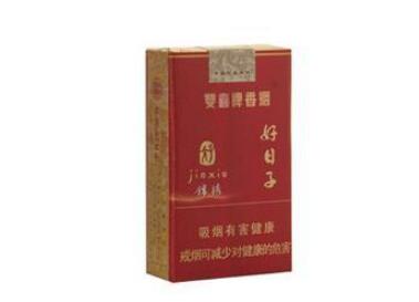 男人偷高档香烟