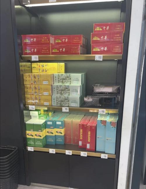 穿梭在上海街头的小摊，探寻进口香烟的独特魅力